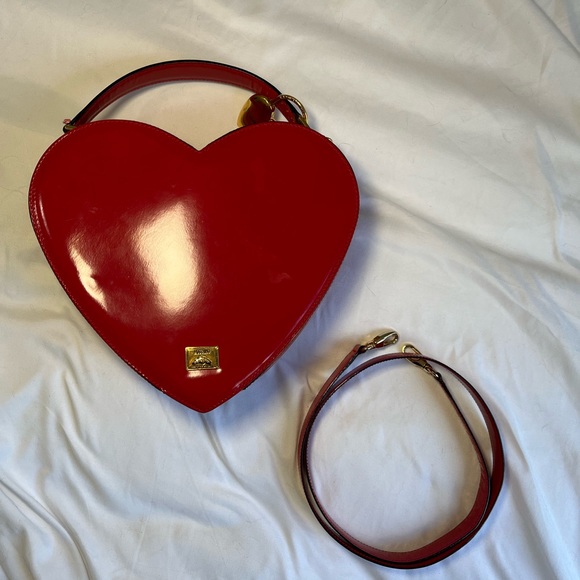 Moschino Red Patent Leather Heart Bag - Picture 7 of 10